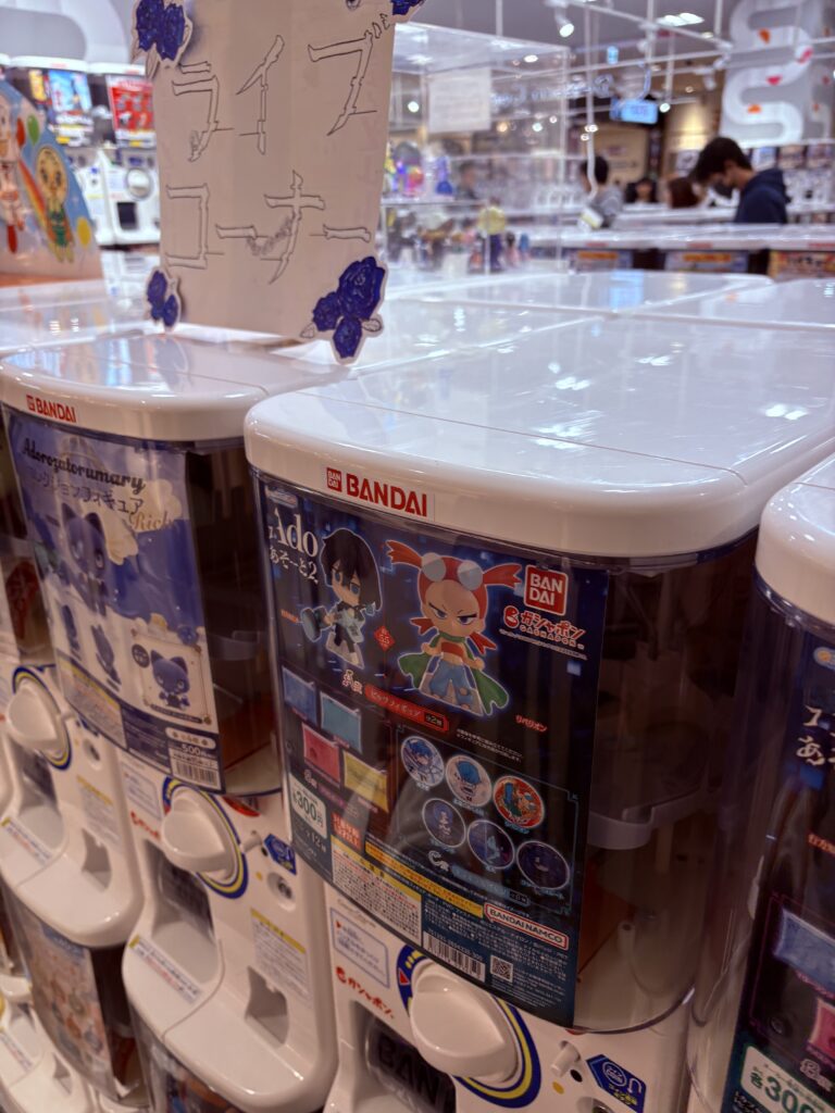 Adoのガチャガチャ（イオンモール大阪ドームシティ店）